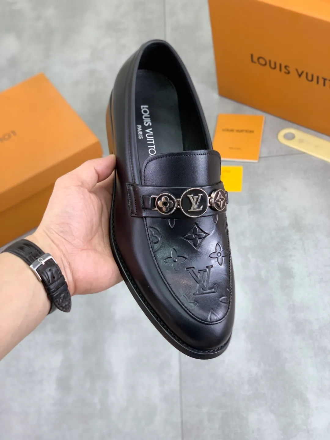 Men's Men's Shoes 💰P420 [New Style] 💰Yangli💎💎💎[Louis Vuitton] LV high-end men's formal business leather shoes, original order 1:1! Original imported calfskin, original metal buckle, imported sheepskin lining for feet, original outsole, men's shoe size: 39-45 (38.46 customized) black optional